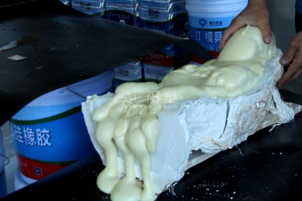 簡單描述菜鳥如何簡單方便的制作硅膠模具。