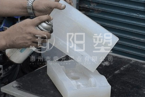 老百姓日常應該怎么清洗硅膠模具呢？